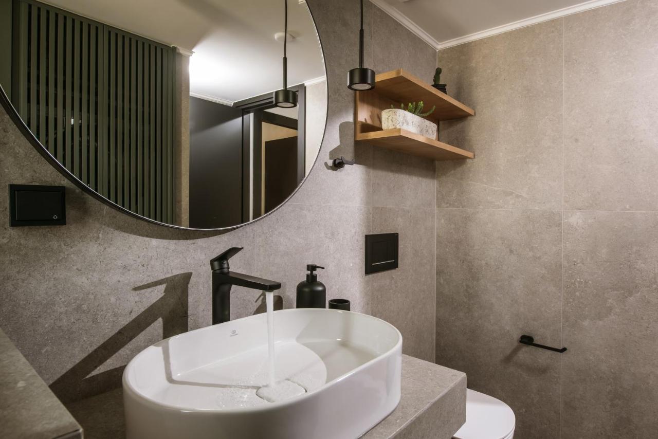 Relaxo Collection Luxury Suites In The Heart Of Heraklion Екстериор снимка